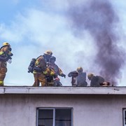 Elementos necesarios para impedir la progresión de las llamas en una vivienda