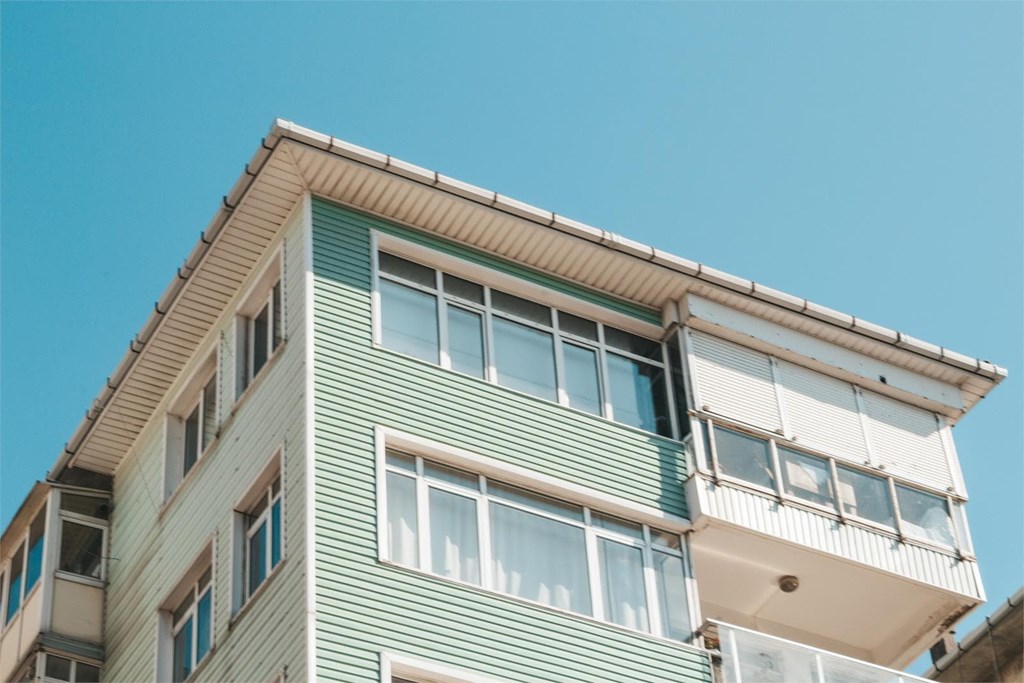¿Qué se consigue con una correcta protección pasiva en un edificio o vivienda?